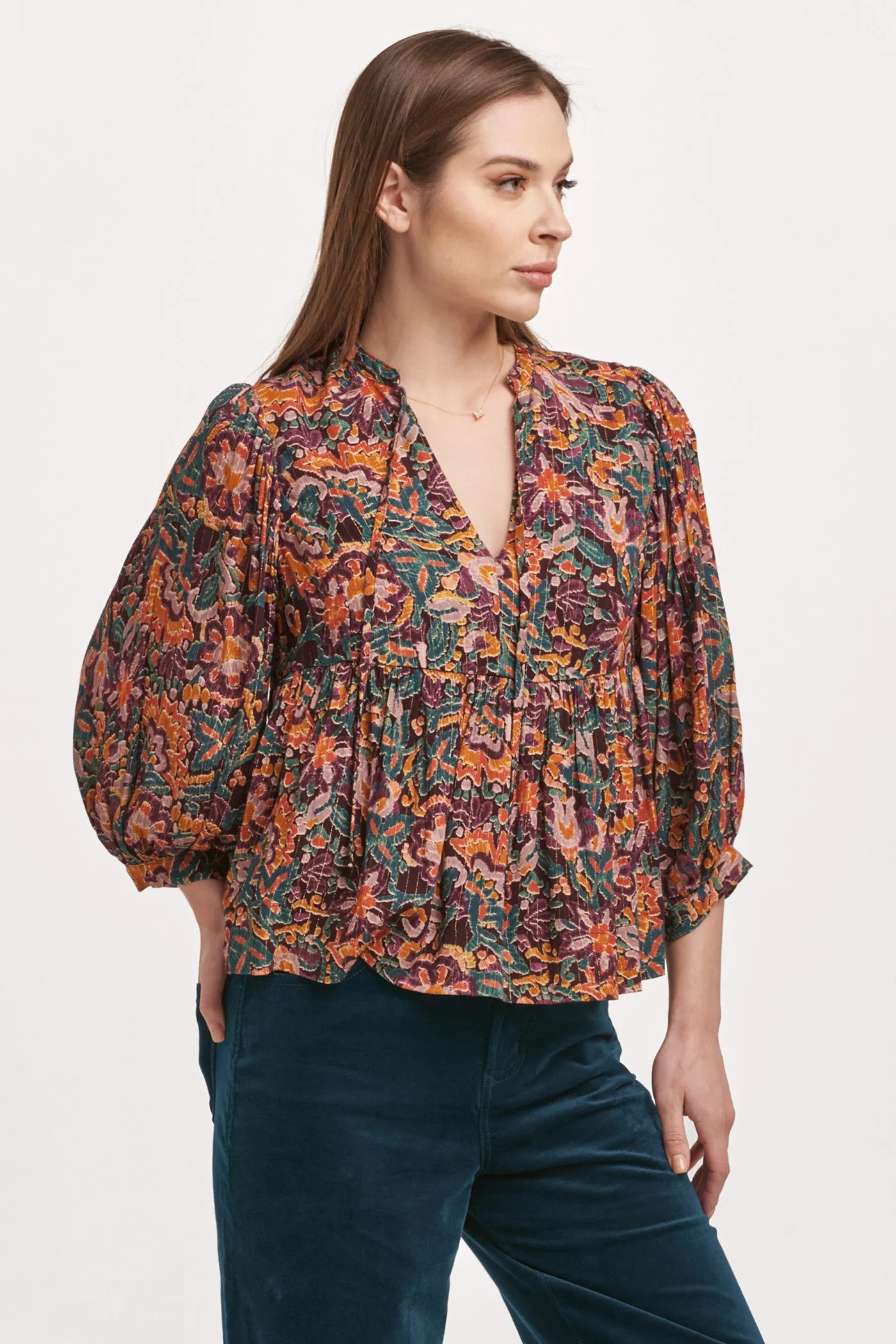 MALIA V-NECK SHORT SLEEVE RELAXED FIT BLOUSE FLOWER WINE