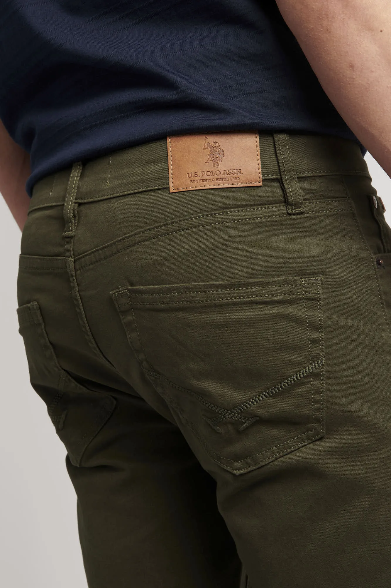 Mens Woven Trousers in Army Green