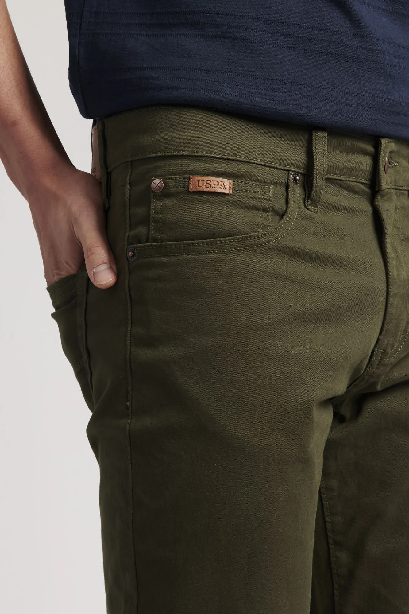 Mens Woven Trousers in Army Green