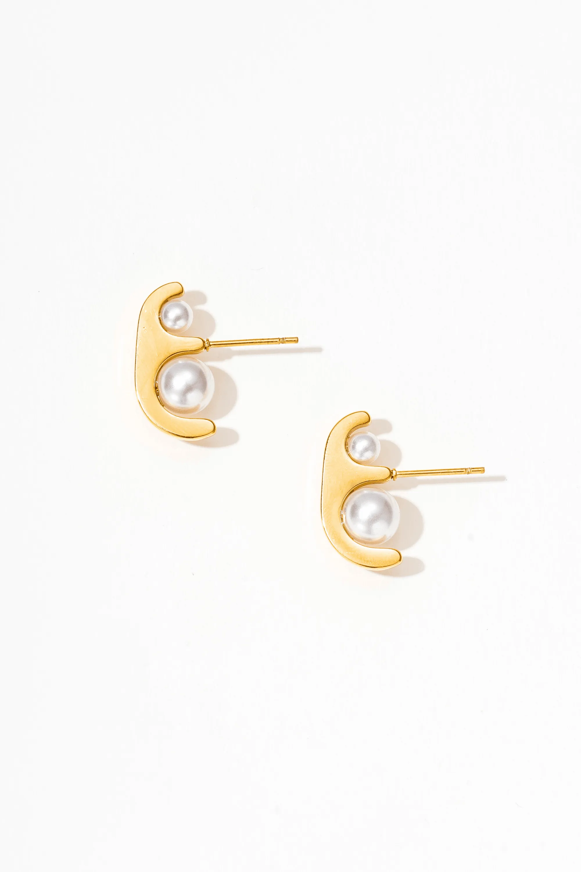 Zel 18k Gold Stud Earrings